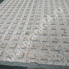 Тактильные плиты из Южно-Султаевского гранита (объект в Москве)