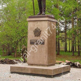Постамент под памятник "СОЛДАТ ПОБЕДЫ" в г. Прокопьевск. Гранит Куртинский.