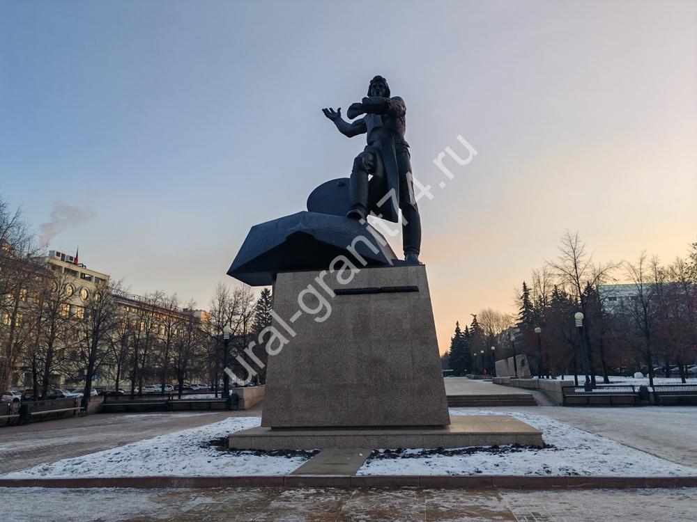 Памятник «Добровольцам-танкистам», г. Челябинск. Полированные плиты