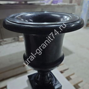 Ваза из гранита Габбро Блэк