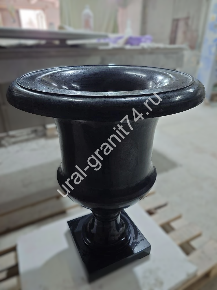 Ваза из гранита Габбро Блэк Ваза из гранита Габбро Блэк